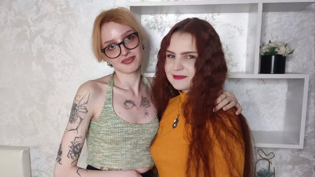 OdellaAndHarriet's live cam